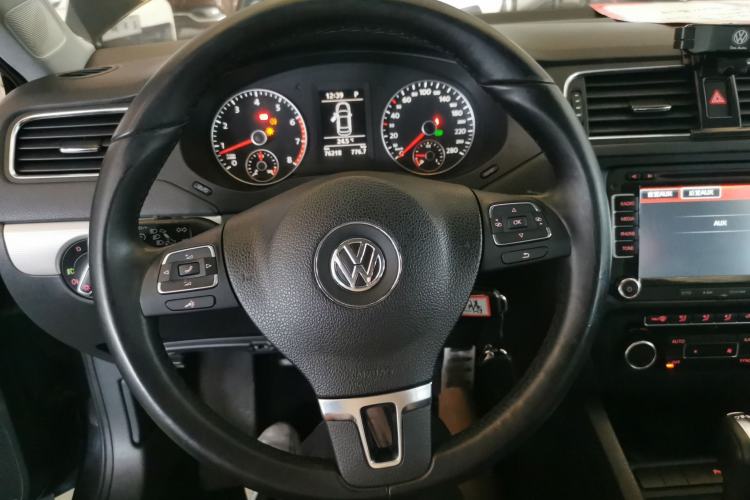 Used Volkswagen Sagitar 2014 Revised Version 1.4TSI Automatic Luxury Edition Steering Wheel