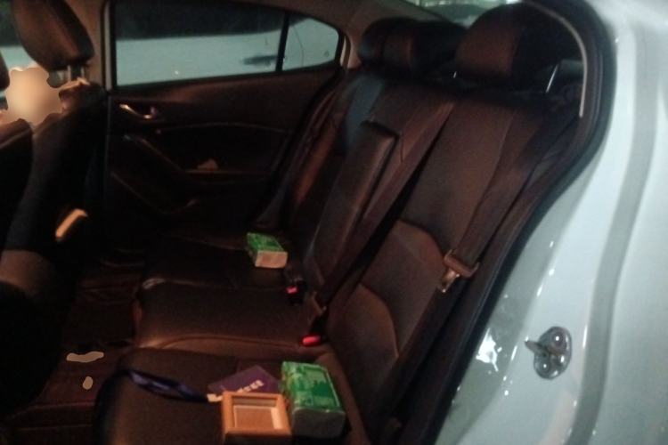 Used Mazda 3 Axela 2014 Sedan 1.5L Automatic Comfort Model
