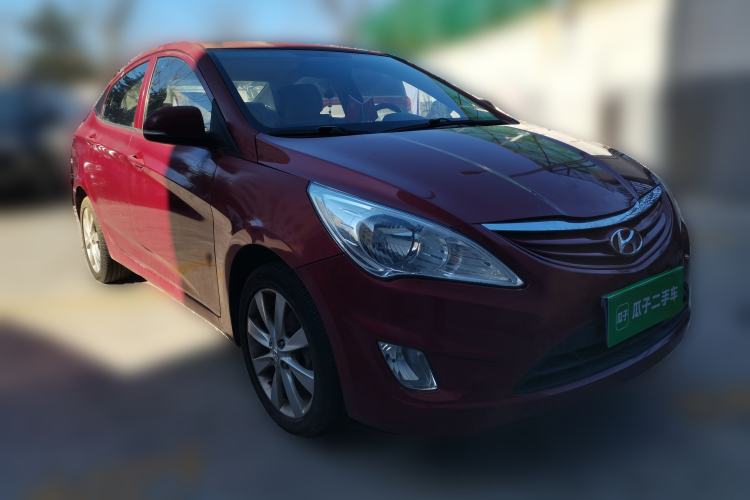 Used Hyundai Verna (older generation) 2010 Sedan 1.4L Automatic Luxury GLS Trim Front Right 45 Deg