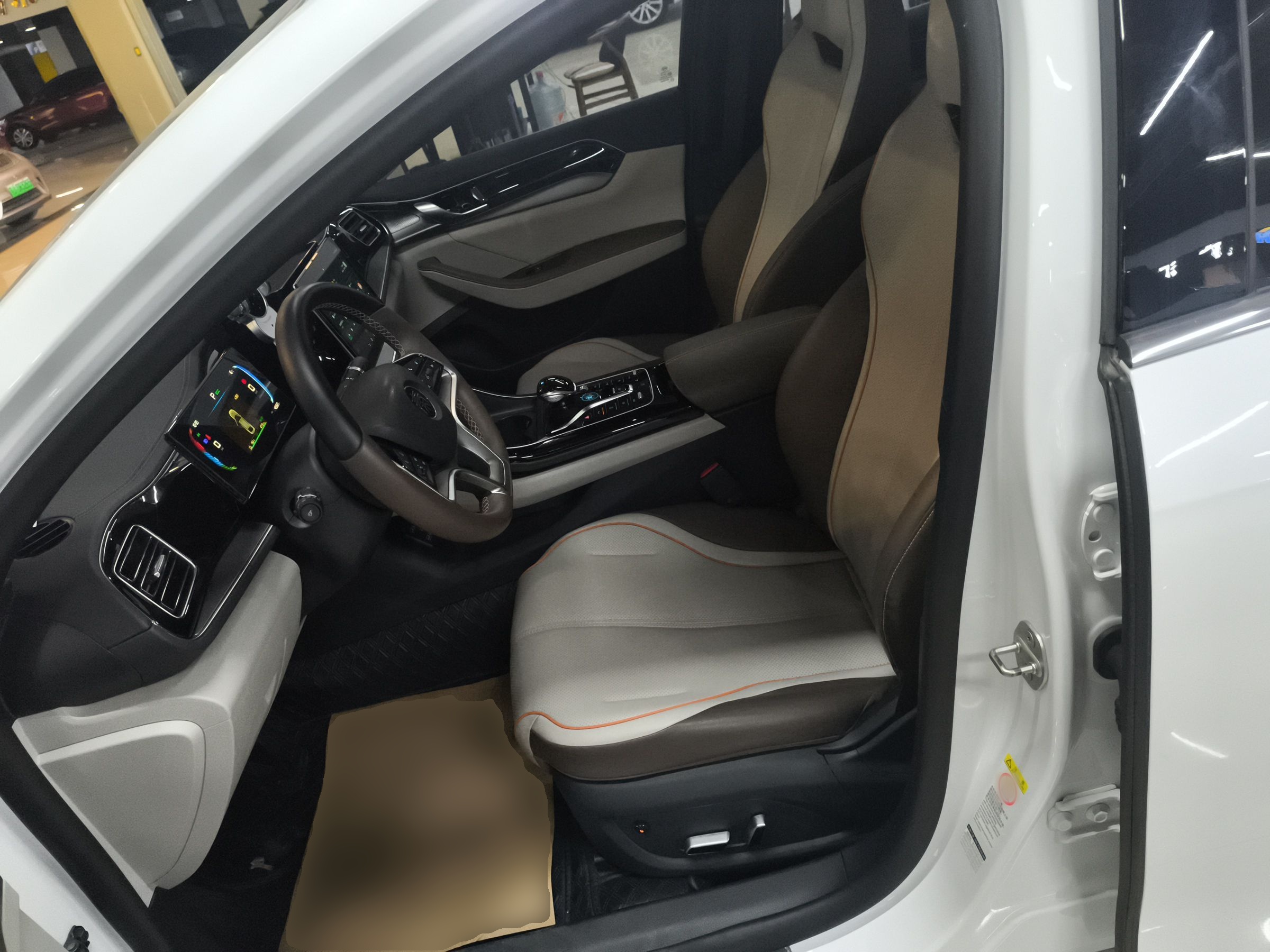 Переднее сиденье в автомобиле