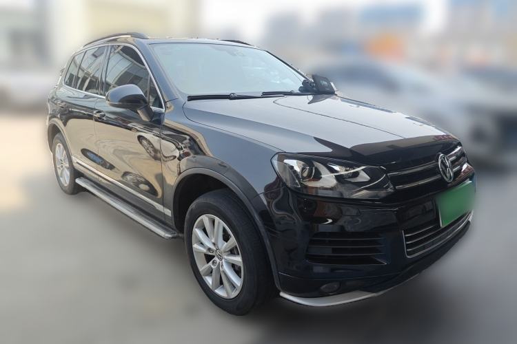 Used Volkswagen Touareg 2011 3.0 TSI High-End Version Front Right 45 Deg