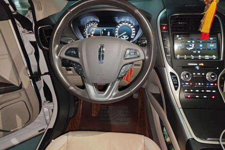 Used Lincoln MKX 2017 2.0T Two-Wheel Drive Deluxe Edition Steering Wheel