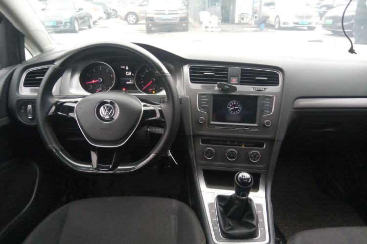 Used Volkswagen Golf 2015 1.6L Manual Fashion Edition
