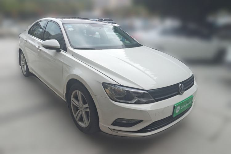 Used Volkswagen Lamando 2015 280TSI DSG Comfort Edition Front Right 45 Deg