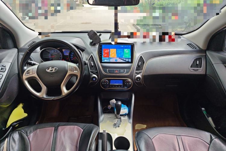 Used Hyundai ix35 2013 2.0L Automatic Two-Wheel Drive Smart GLS China IV Standard Center Console