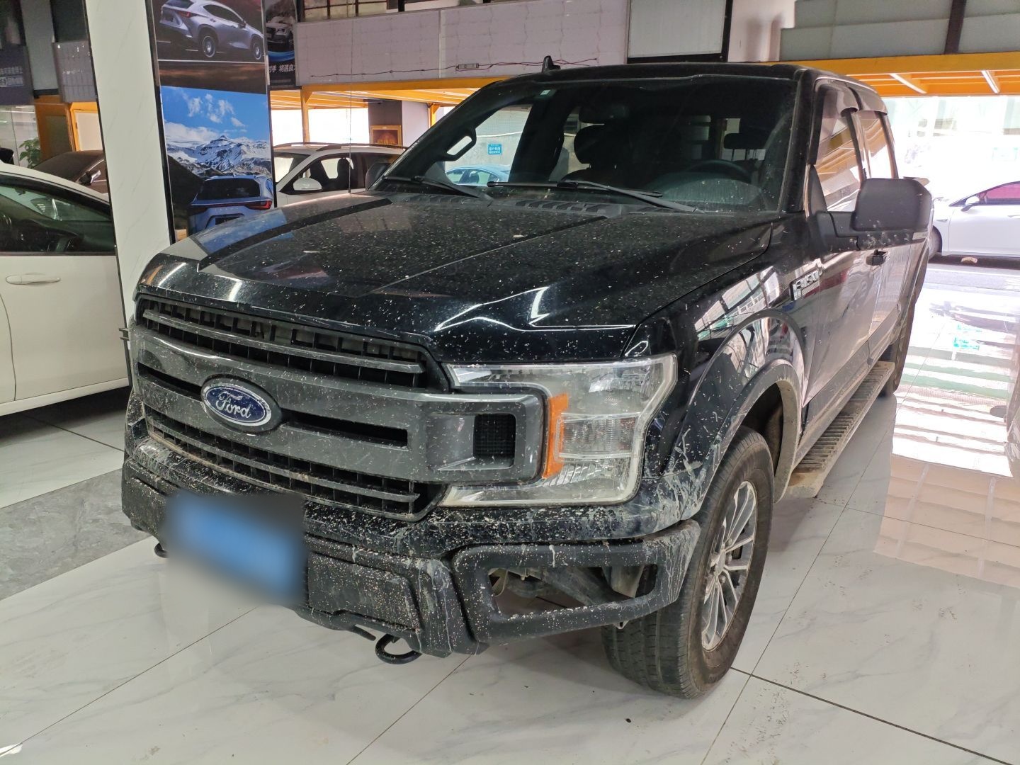 Под передней частью автомобиля