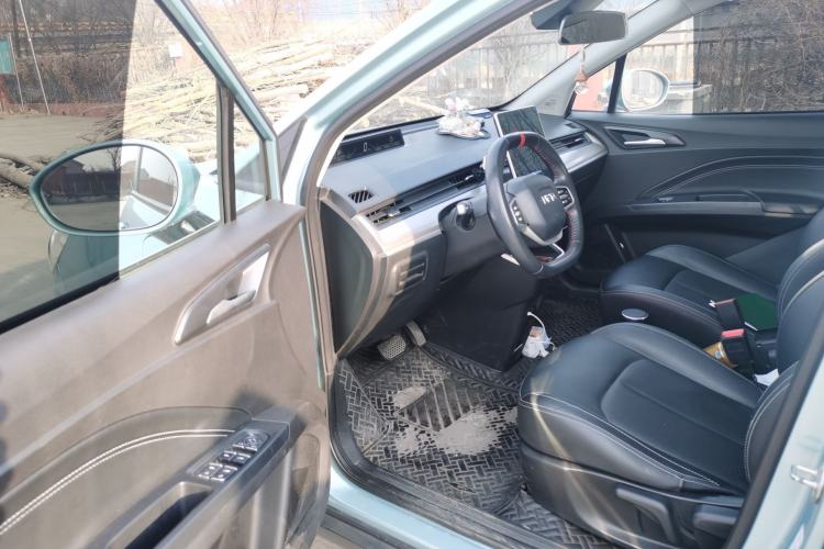 Used NETA V 2021 Standard Range Entertainment Version – Upgraded Model Driver Seat