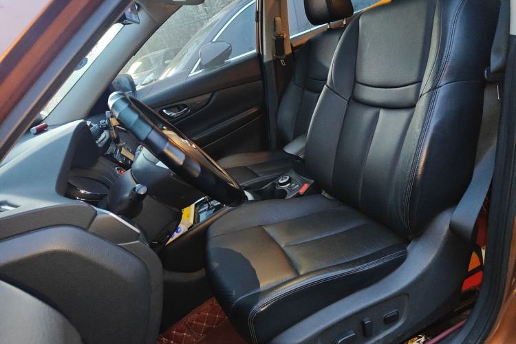 Used Nissan X-Trail 2014 2.5L CVT Leading Edition 4WD
