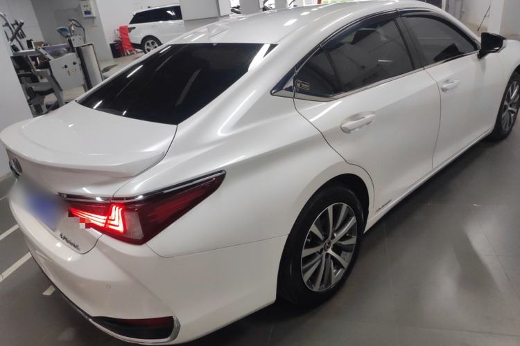 Used Lexus ES 2018 300h Premier Edition China VI Standard
