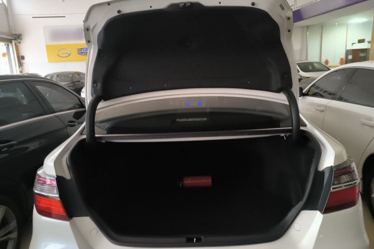 Used Toyota Camry 2015 2.0G Premier Edition Trunk