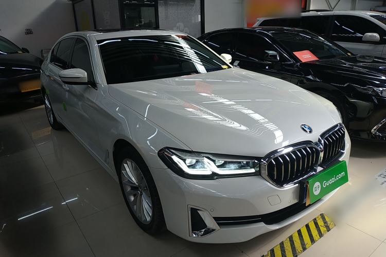 Used BMW 5 Series 2022 Restyled 525Li Luxury Package Front Right 45 Deg