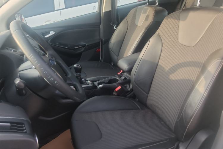 Used Ford Focus 2012 Sedan 1.6L Manual Fashion Edition