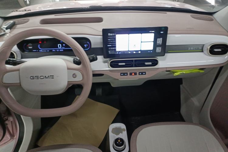 Used Geely Galaxy Panda 2025 210 km – Yuanqi Bear Interior 2