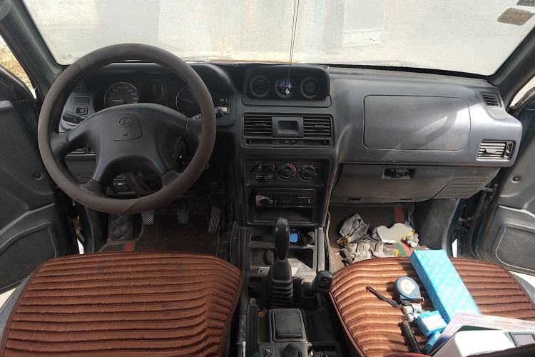 Used Leopaard Heijingang 2009 2.4L Manual 4x4 Center Console