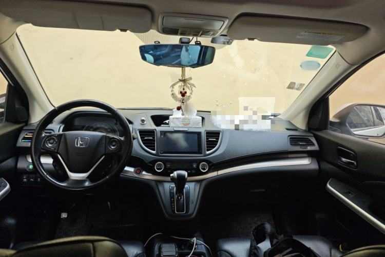 Used Honda CR-V 2015 2.4L two-wheel drive luxury version Center Console