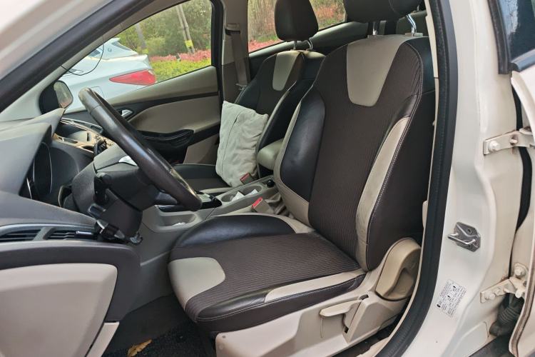 Used Ford Focus 2012 Sedan 1.6L Automatic Fashion Edition
