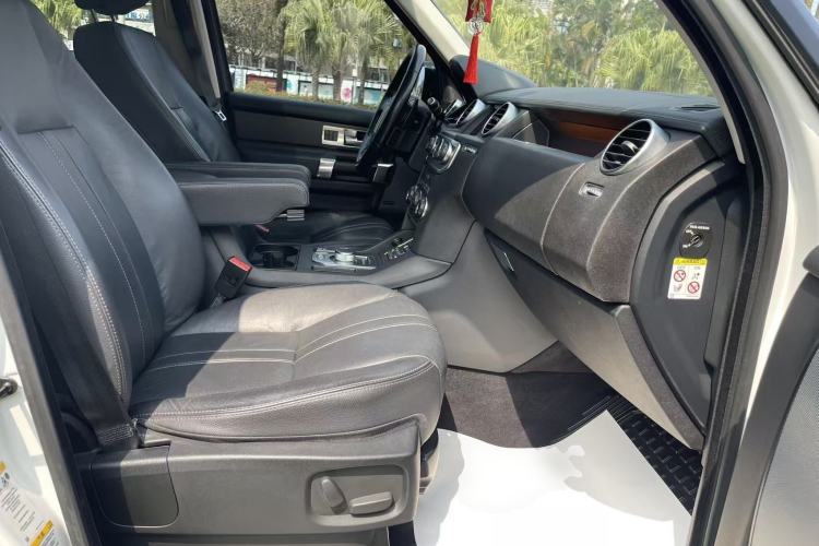 Used Land Rover Discovery 2016 3.0 SC V6 SE Right Front Seat