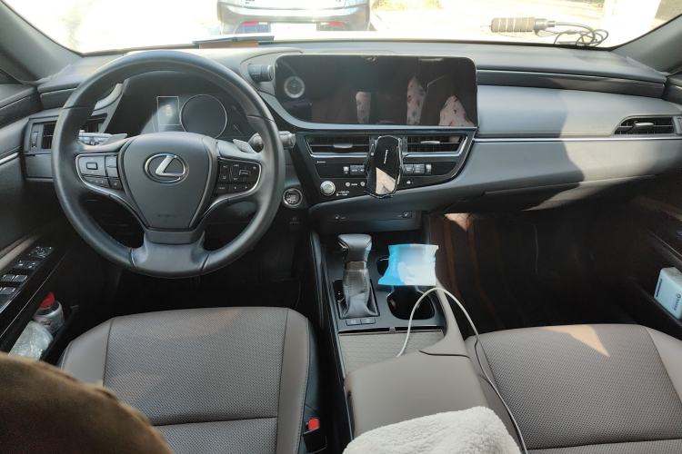 Used Lexus ES 2022 200 Excellence Edition
