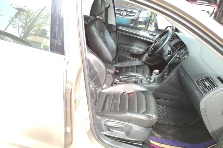 Used Volkswagen Golf 2015 1.4TSI Automatic Luxury Model Right Front Seat