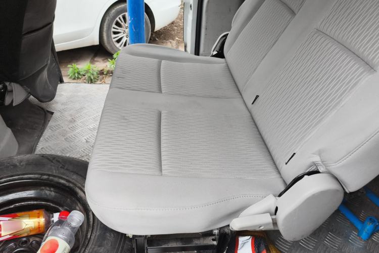 Used Jinbei New Hiace X30L CNG 2023 70L CNG Wealth Edition 6/7-seater Bus Non-Air-Conditioned Model SWCC15M