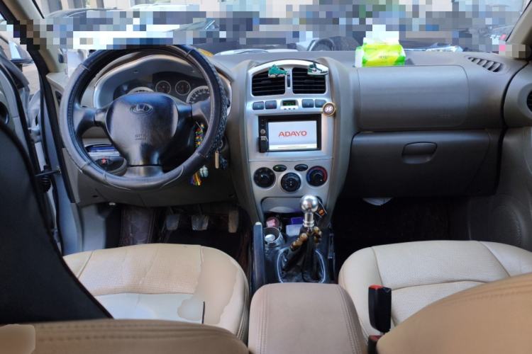 Used Huatai Santa Fe Classic 2012 2.0L Gasoline Manual Two-Wheel Drive Navigation Edition
