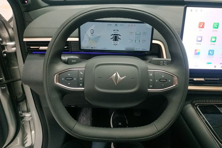 Used Dongfeng eπ eπ008 2025 210 Ultra Range-Extended Version 6 Seats Steering Wheel