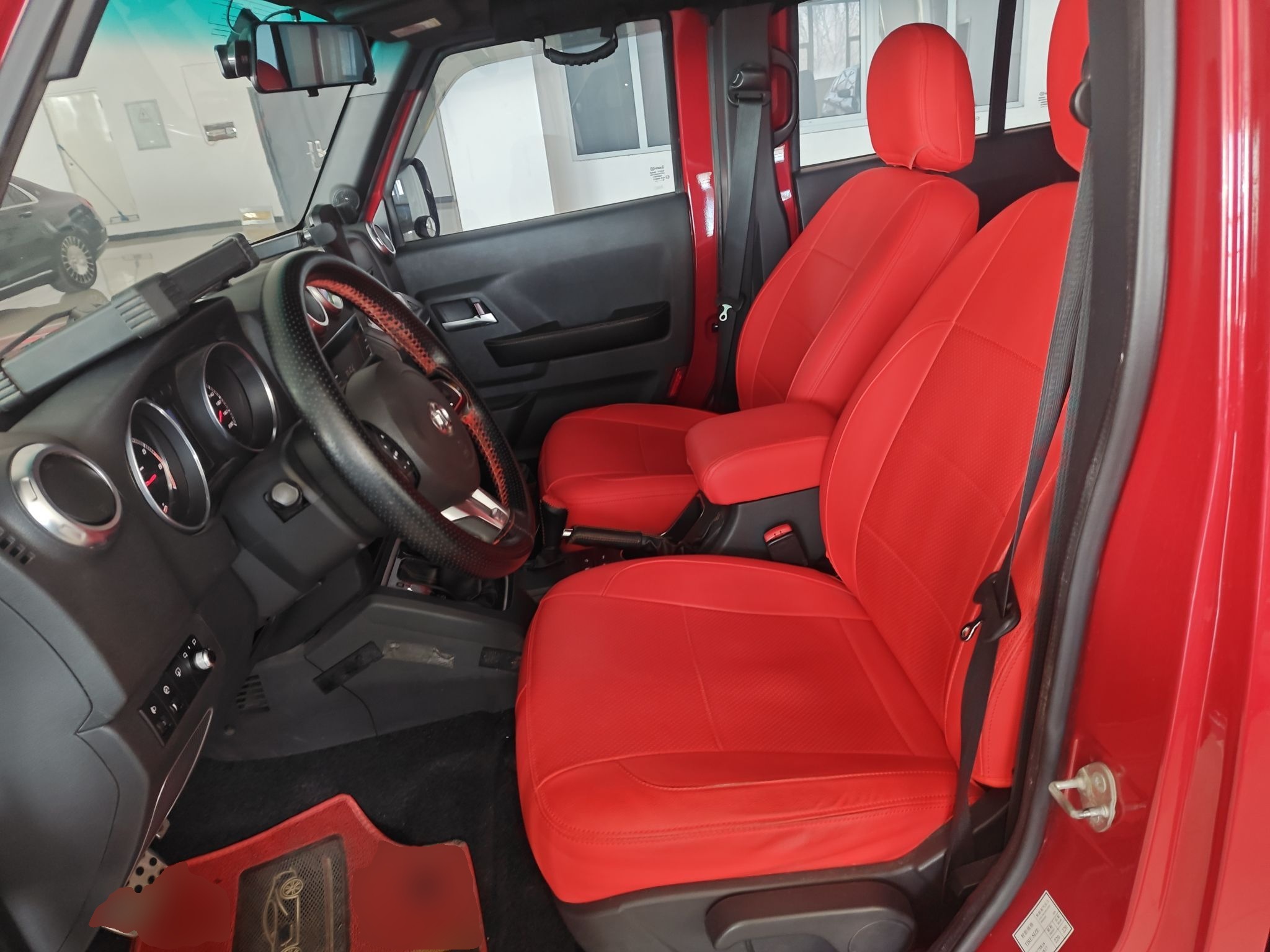 Переднее сиденье в автомобиле