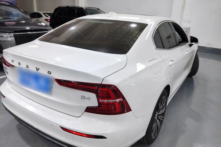 Used Volvo S60 2022 B4 Zhiyuan Luxury Edition
