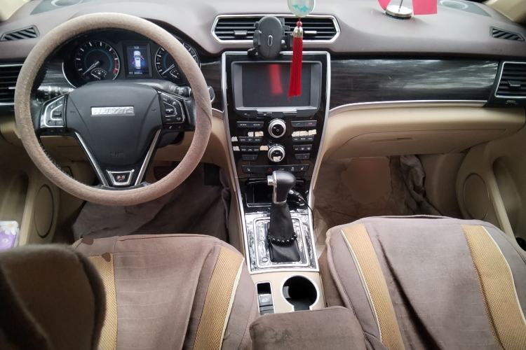 Used Haval H2 2016 Red-Label 1.5T Automatic Two-Wheel Drive Luxury Model Center Console