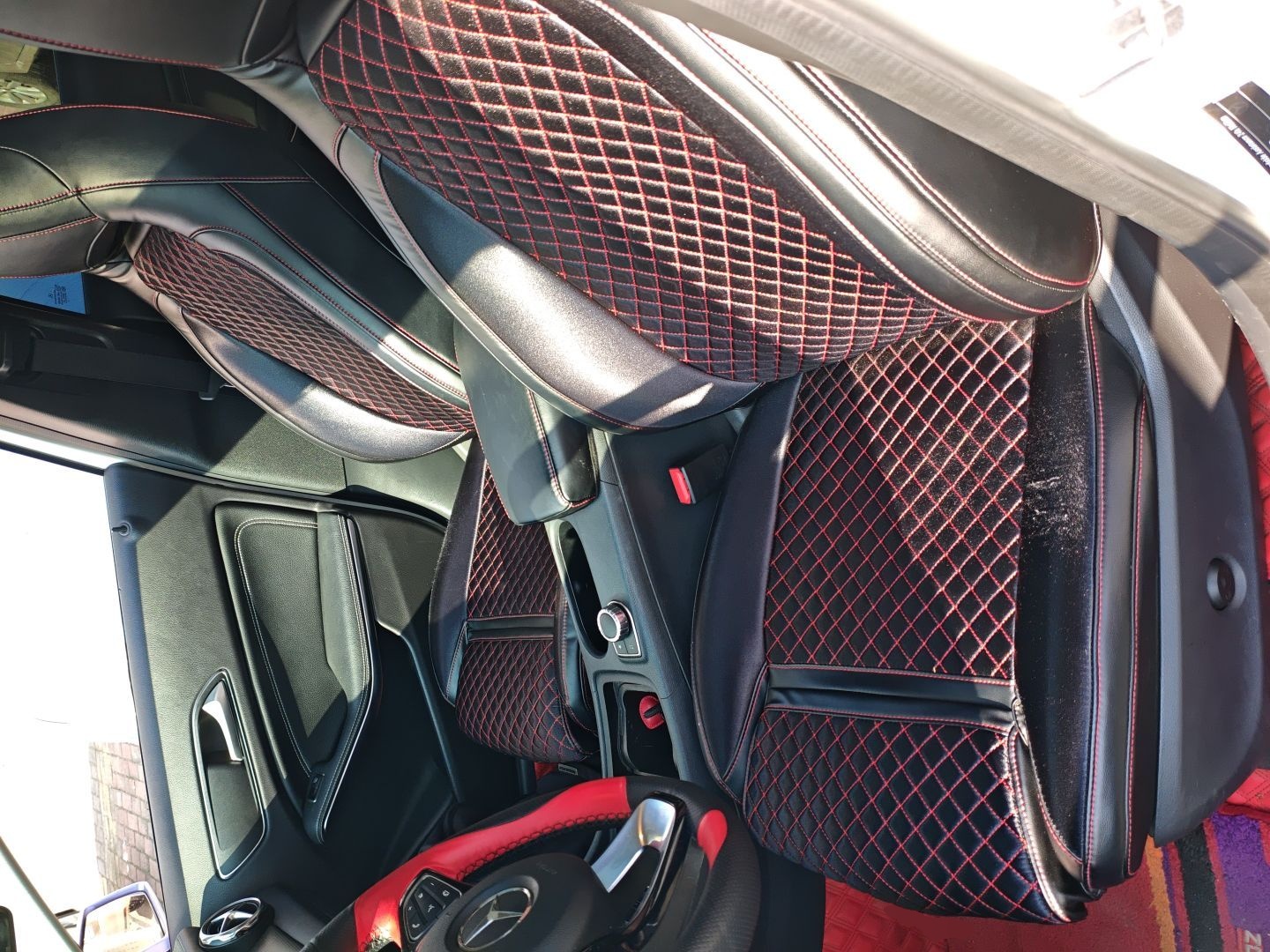 Переднее сиденье в автомобиле