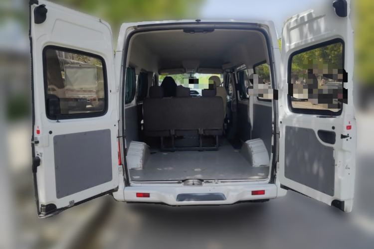 Used SAIC MAXUS Xintu V80 2018 2.5T 6-Speed Manual Aoyuntong Short Wheelbase Mid-Height 5-6 Seater
