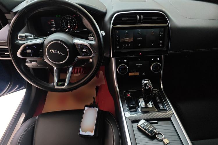 Used Jaguar XEL 2022 2.0T 250 PS R-DYNAMIC S Advanced Sport Edition Center Console