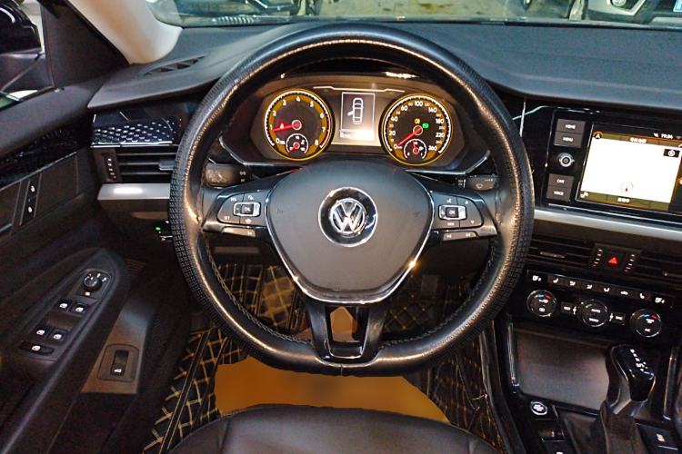 Used Volkswagen Passat 2019 330TSI Elite Edition China VI Steering Wheel