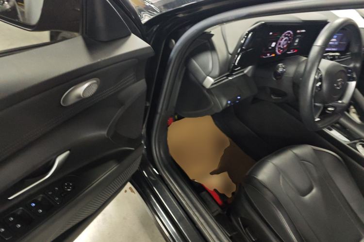 Used Hyundai Elantra 2022 1.5L CVT LUX Prestige Edition Driver Seat