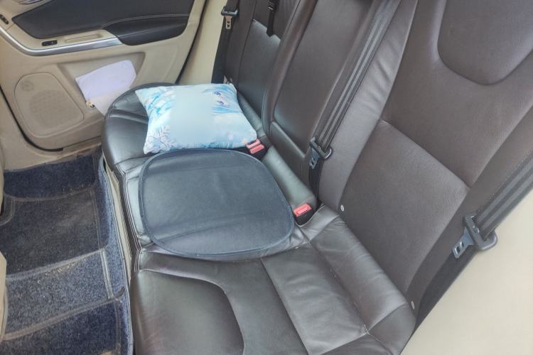 Used Volvo S60 2014 S60L 2.0T Zhiyuan Edition Interior 4