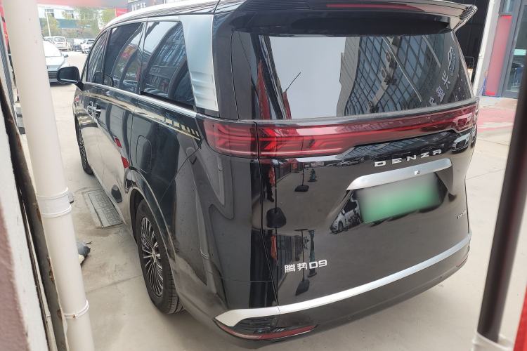 Used Denza D9 2022 DM-i 970 Four-Wheel Drive Flagship Model
