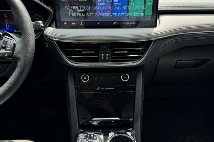 Used Ford Escape 2020 EcoBoost 245 Two-Wheel-Drive Titanium Edition Interior 4