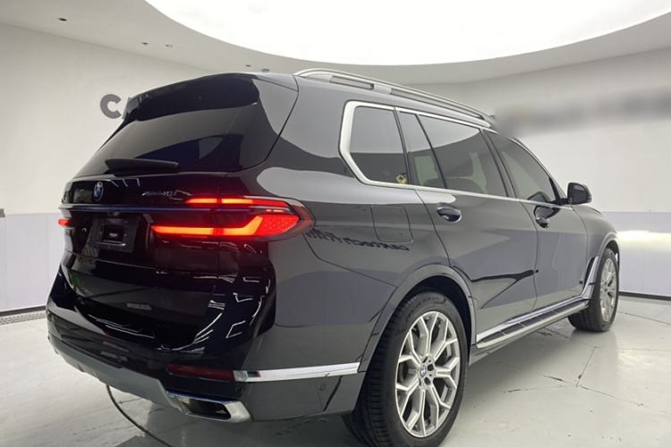 Used BMW X7 2023 xDrive40i Luxury Package with Leading Features