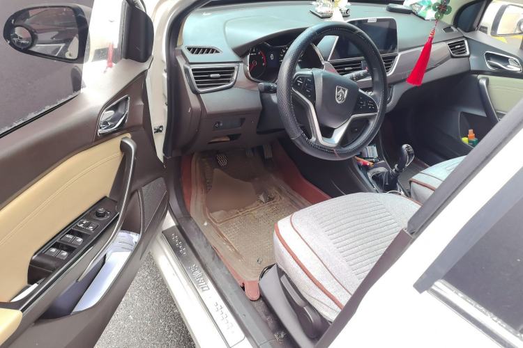 Used Baojun 310W 2017 1.5L Manual Fashion Model China V