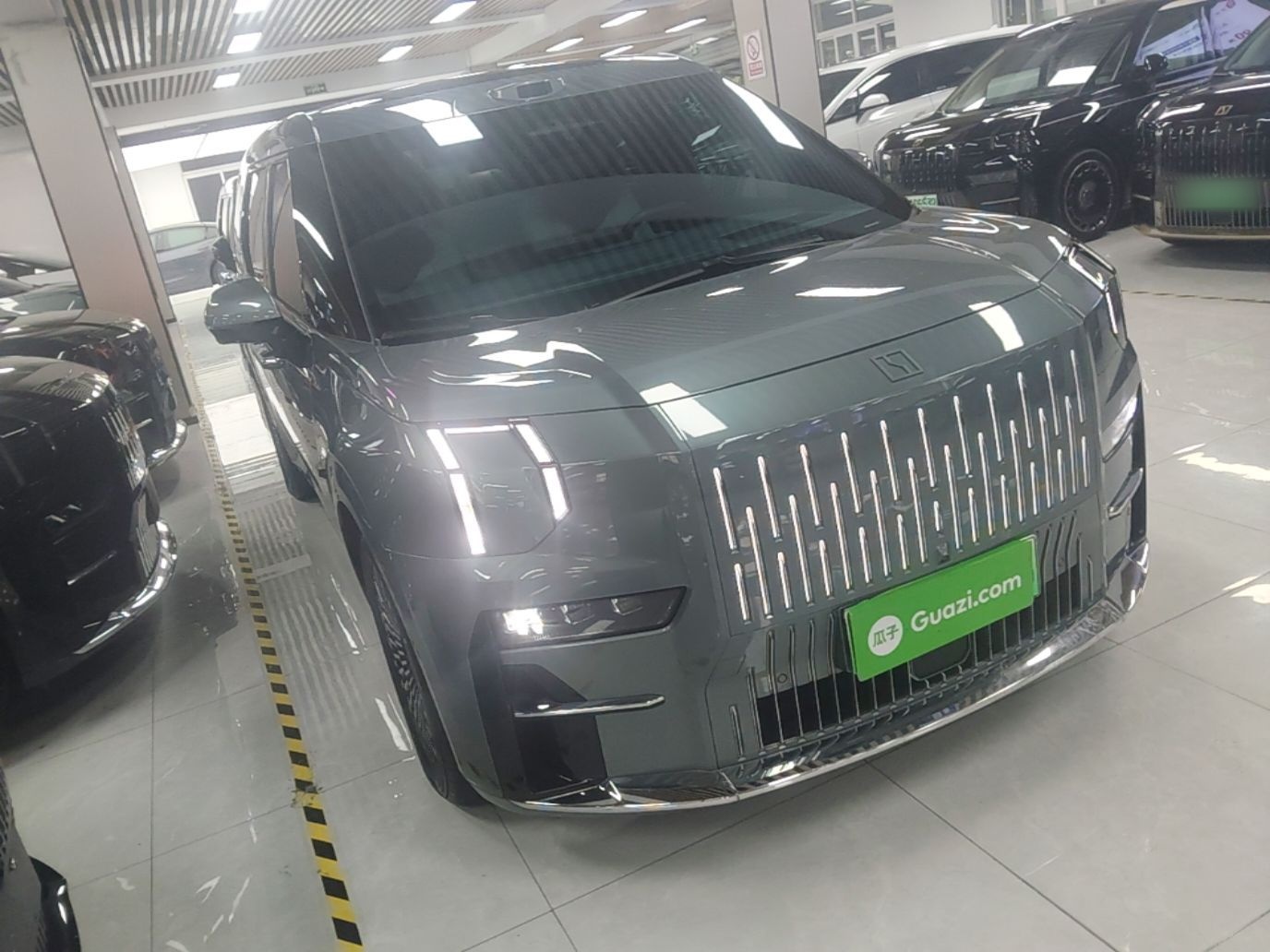 Zeekr 009 2024 7-Seater Walk-Through Version Four-Wheel Drive 108 kWh — снимка 3