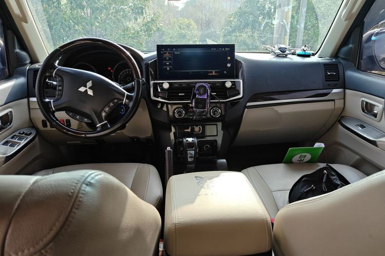 Used Mitsubishi Pajero 
