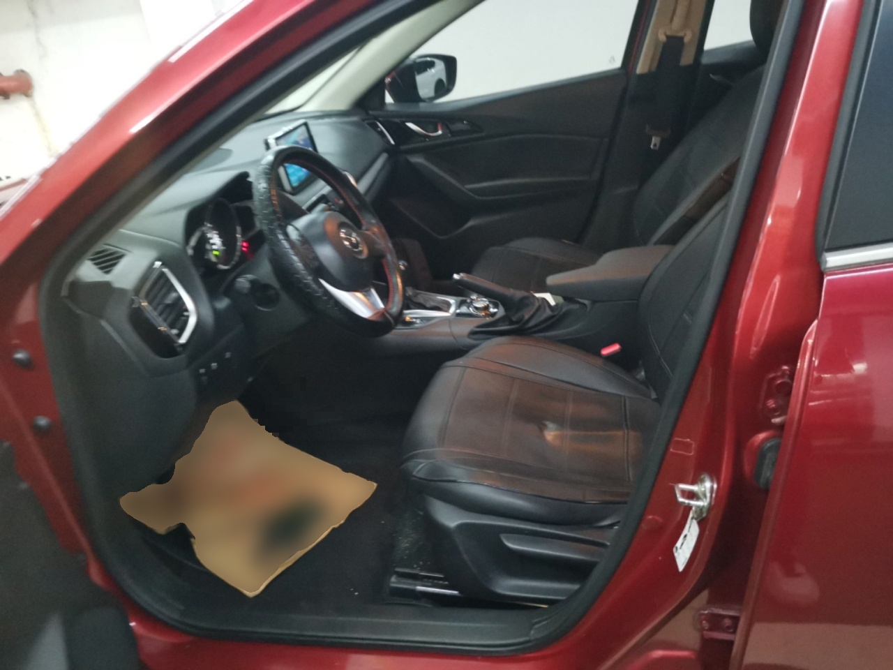 Переднее сиденье в автомобиле