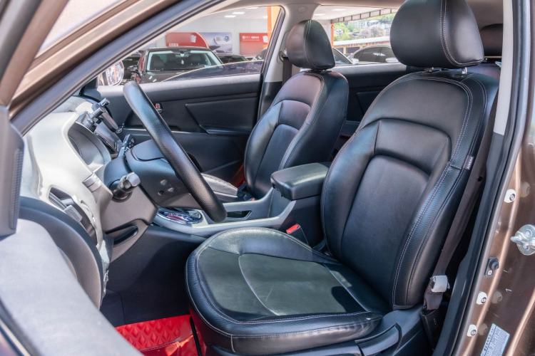 Used Kia Sportage R 2016 2.0L Automatic Two-Wheel Drive DLX Interior 4