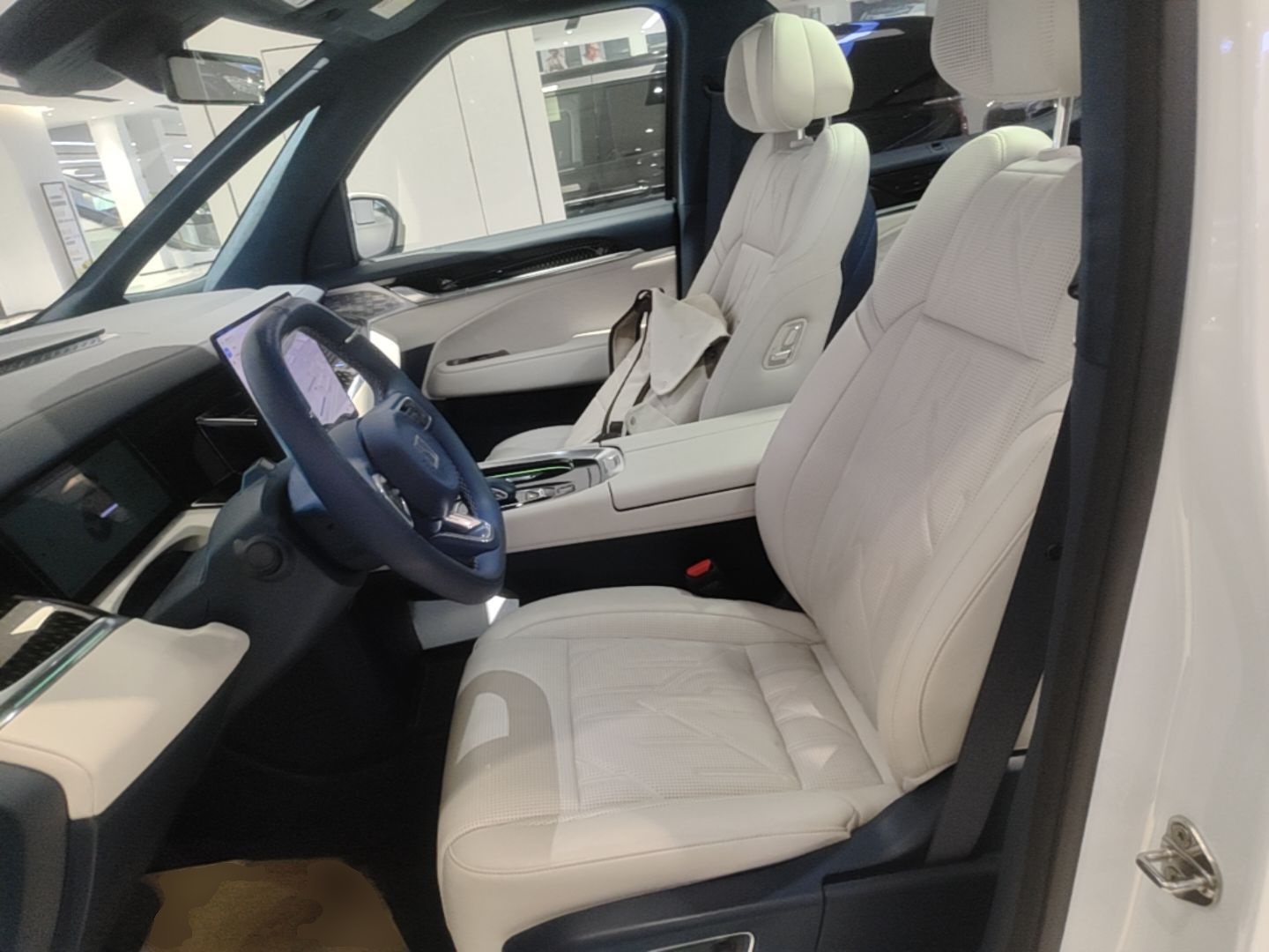 Zeekr 009 2024 Six-Seat Executive Version 4WD 108 kWh — снимка 17