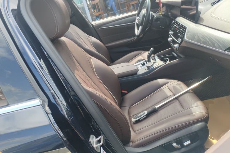 Used BMW 5 Series 2022 Restyled 530Li Leading Edition M Sport Package Right Front Seat