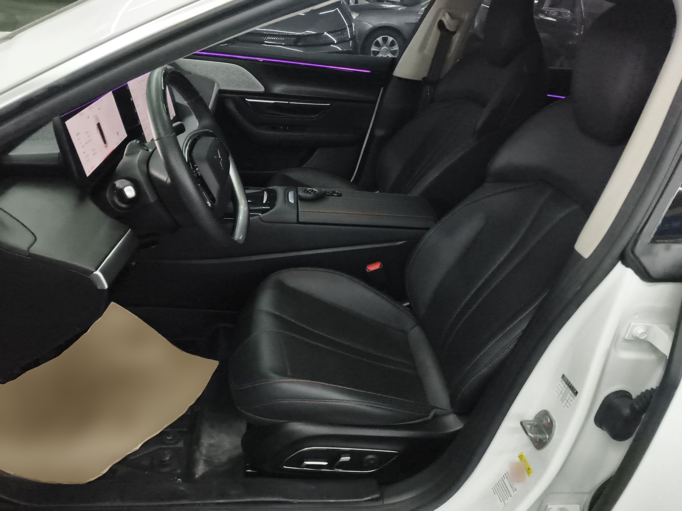 Переднее сиденье в автомобиле