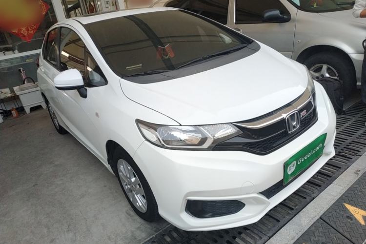 Used Honda Fit 2018 1.5L CVT Comfort Sunroof Version Front Right 45 Deg