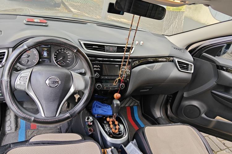 Used Nissan Qashqai 2016 2.0L CVT Elite Edition Center Console