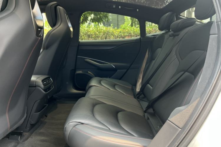 Used Xiaomi Auto SU7 2024 Rear-Drive Ultra-Long Range Advanced Pro-Level Intelligent Driving Version Interior 2