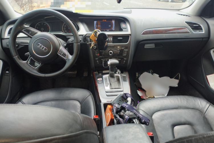 Used Audi A4L 2013 35 TFSI Automatic Comfort Model Center Console